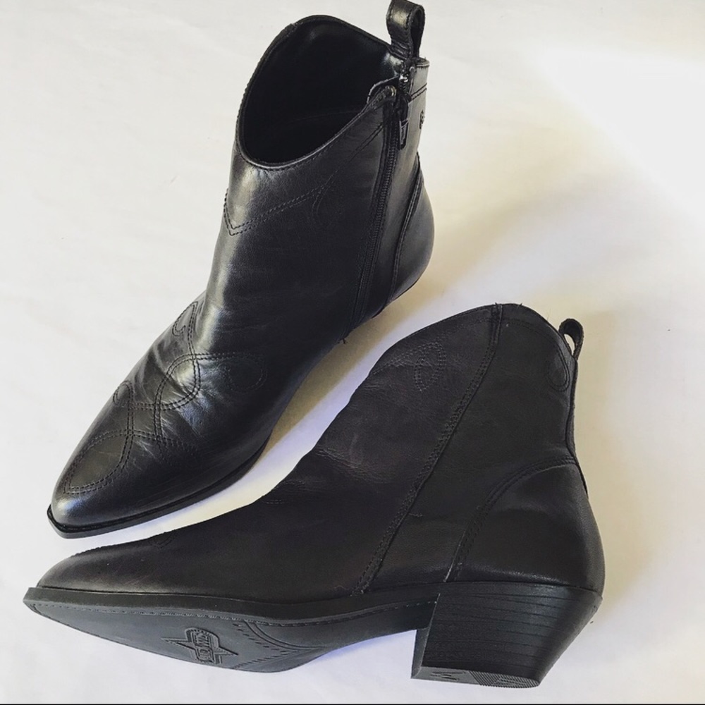 Maine Woods Black Leather Pointed Toe Ankle Boots